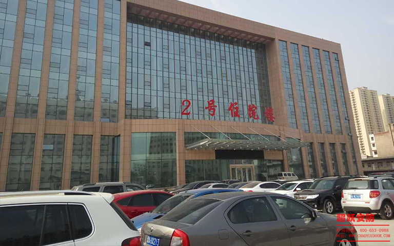2016.04.11山西省心血管醫院住院部大樓防火門(mén)粘貼身份證及標牌施工